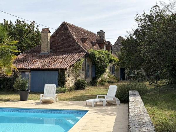 Maison ancienne - Thenon Périgord noir, à 20 minutes de Montignac-Lascaux, belle périgourdine rénovée, avec piscine chauffée sur terrain attenant.