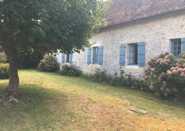 Maison ancienne - Thenon Périgord noir, à 20 minutes de Montignac-Lascaux, belle périgourdine rénovée, avec piscine chauffée sur terrain attenant.