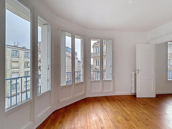 BREST HYPER CENTRE : Appartement lumineux de 100m2 dans un immeuble d’angle
