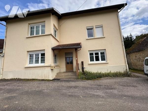 L'étude de Maître Caroline LAMBERT, vous propose cette maison située dans un secteur calme.