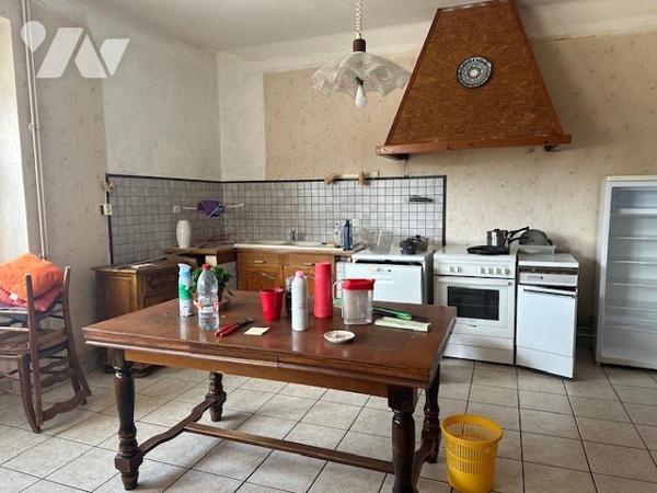 L'étude de Maître Caroline LAMBERT, vous propose cette maison située dans un secteur calme.