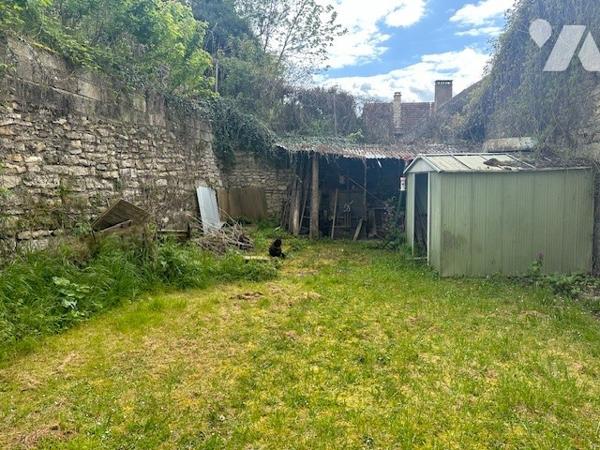 L'étude de Maître Caroline LAMBERT, vous propose cette maison située dans un secteur calme.
