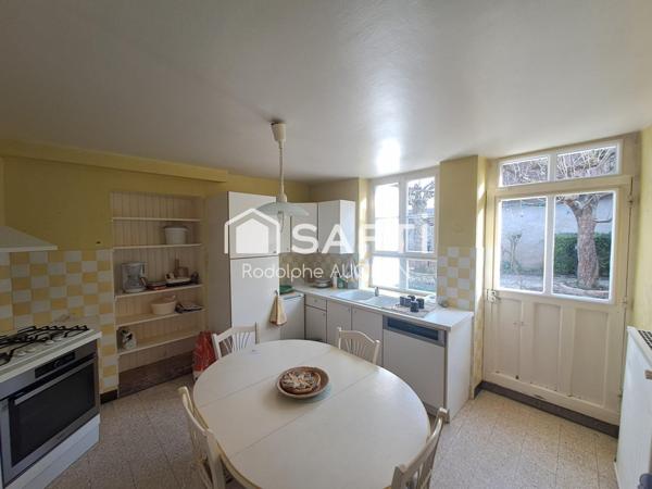 ANCIENNE FERME AVEC DEPENDENCES ***(plutôt rare)