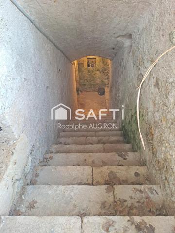 ANCIENNE FERME AVEC DEPENDENCES ***(plutôt rare)