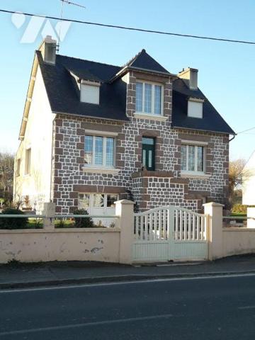 Maison comprenant un sous-sol total composé d'une partie garage, un atelier, une salle d'eau av...