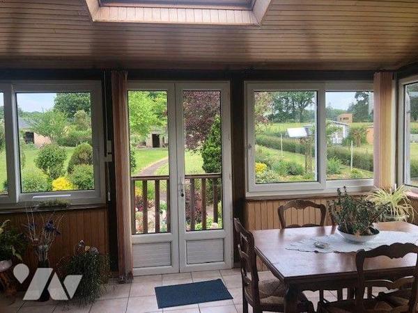 Maison comprenant un sous-sol total composé d'une partie garage, un atelier, une salle d'eau av...