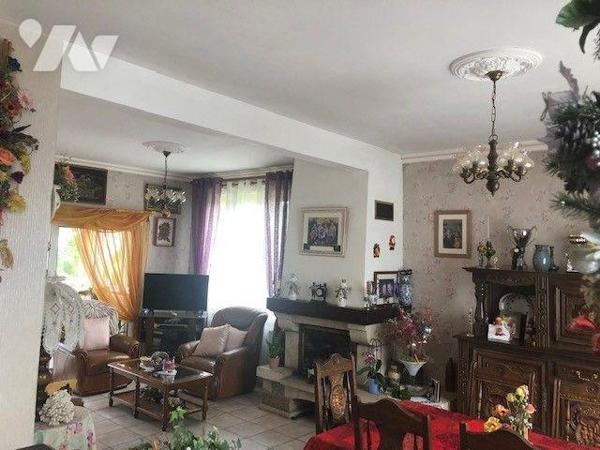 Maison comprenant un sous-sol total composé d'une partie garage, un atelier, une salle d'eau av...