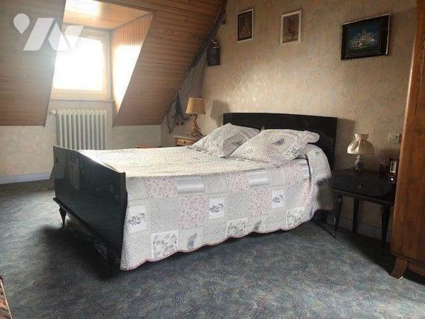 Maison comprenant un sous-sol total composé d'une partie garage, un atelier, une salle d'eau av...