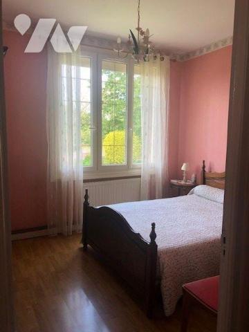 Maison comprenant un sous-sol total composé d'une partie garage, un atelier, une salle d'eau av...