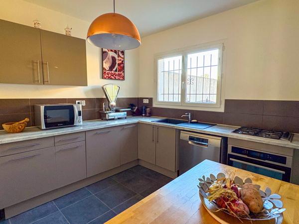 Salon-de-Provence (13300) Idéalement placé Sur Salon de Provence.