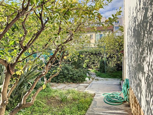 Maison à vendre à Cagnes sur Mer - 5 chambres avec vue mer