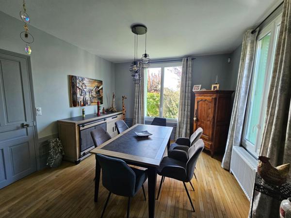 Maison de caractère 223 m² Puy-Guillaume proche des commodités