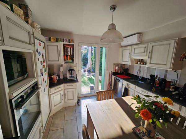 Maison de caractère 223 m² Puy-Guillaume proche des commodités