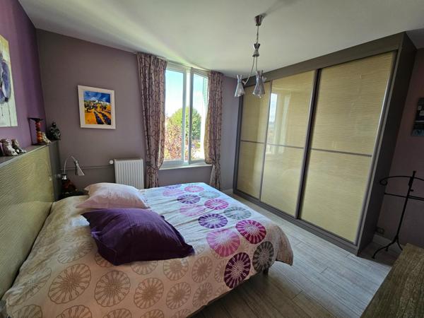 Maison de caractère 223 m² Puy-Guillaume proche des commodités