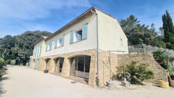 Maison de 296 m²