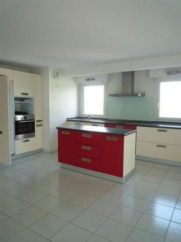 Appartement type 4 avec garage, parking et balcons