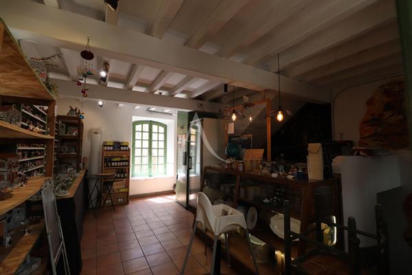FONDS DE COMMERCE DE 85M2 A MOUSTIERS SAINTE MARIE
