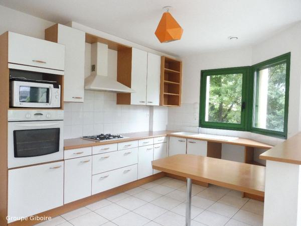 Maison T8 à louer Saint Gregoire - 136 m² (réf : 554033)