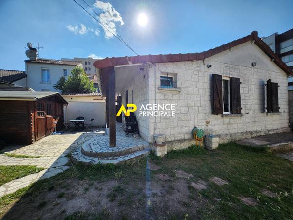 Ensemble immobilier composé de 1 batiment et 2 maisons en centre ville d'ARGENTEUIL €399 900 ** - Référence 4445