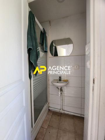 Ensemble immobilier composé de 1 batiment et 2 maisons en centre ville d'ARGENTEUIL €399 900 ** - Référence 4445