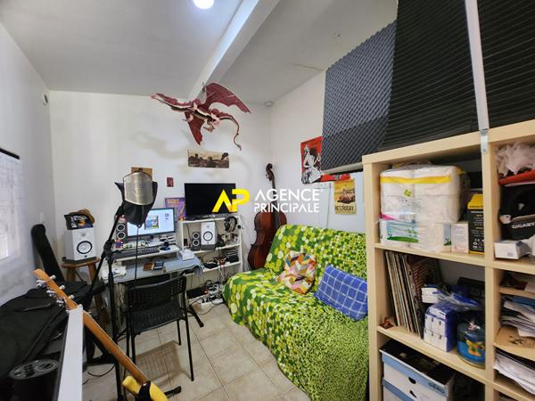 Ensemble immobilier composé de 1 batiment et 2 maisons en centre ville d'ARGENTEUIL €399 900 ** - Référence 4445