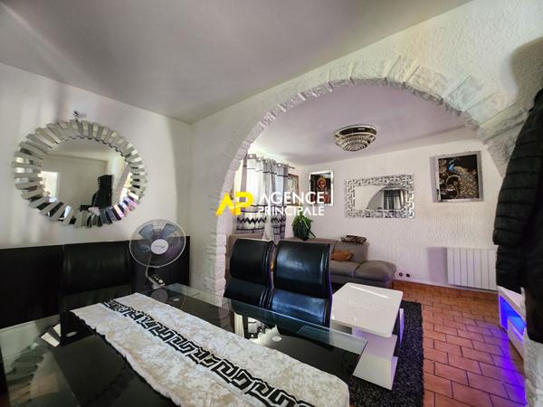 Ensemble immobilier composé de 1 batiment et 2 maisons en centre ville d'ARGENTEUIL €399 900 ** - Référence 4445