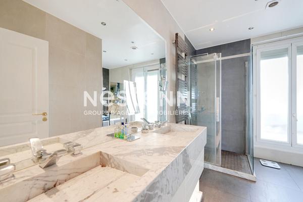 Paris 16eme - Avenue Victor Hugo - Appartement 5 pieces - 3 chambres - Patio prive - Cave