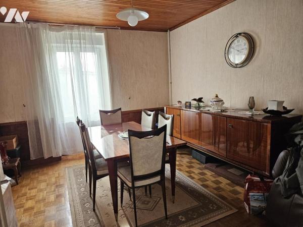 Maison de ville bien placée à rénover