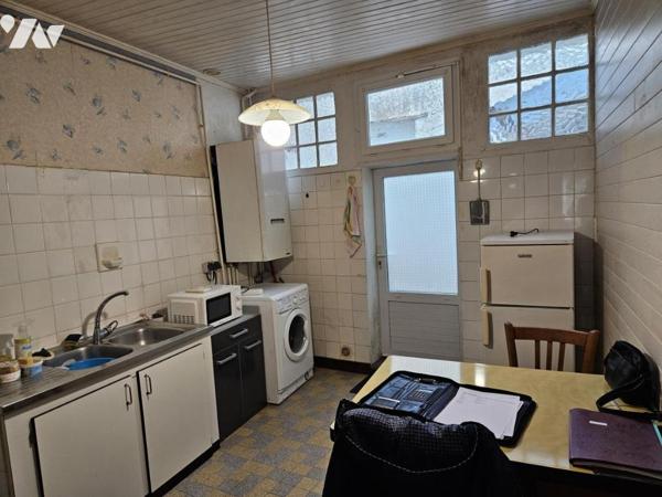 Maison de ville bien placée à rénover