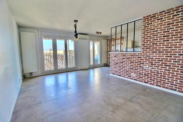 Appartement de type 3 d'environ 65m² avec balcon et place privative