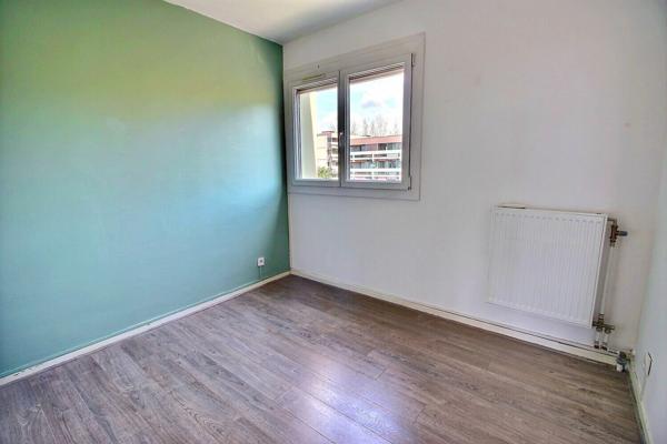 Appartement de type 3 d'environ 65m² avec balcon et place privative