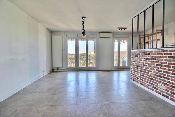 Appartement de type 3 d'environ 65m² avec balcon et place privative