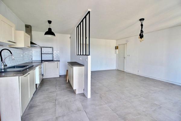 Appartement de type 3 d'environ 65m² avec balcon et place privative