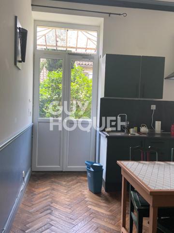 Immeuble de charme, idéalement situé.