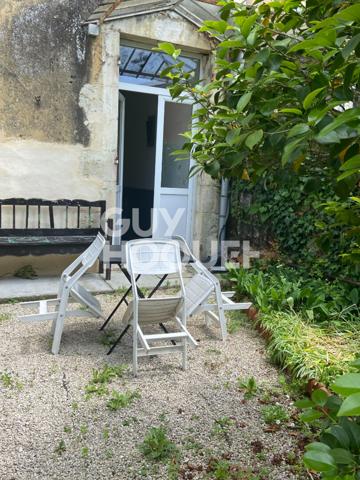 Immeuble de charme, idéalement situé.