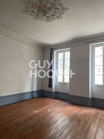 Immeuble de charme, idéalement situé.