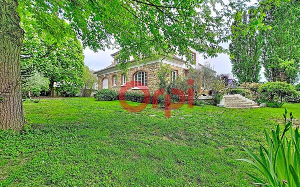Maison à vendre    8 pièces • 243,49 m2 Yerres