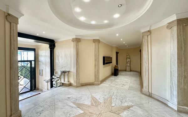 Appartement à vendre    1 pièce • 40 m2 Nice