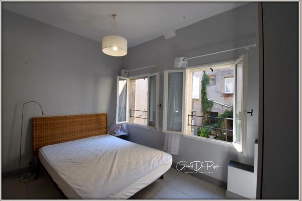 CARCASSONNE Centre ville. Maison de ville T4 71 m²- prête à vivre - Vendue meublée - 94000 €