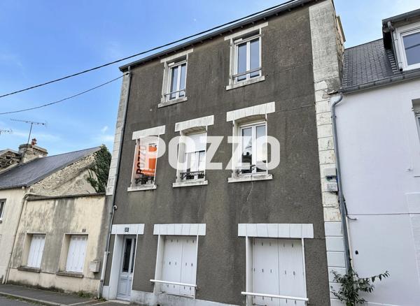 immeuble entier composé de 3 appartements avec cour et caves GRANVILLE