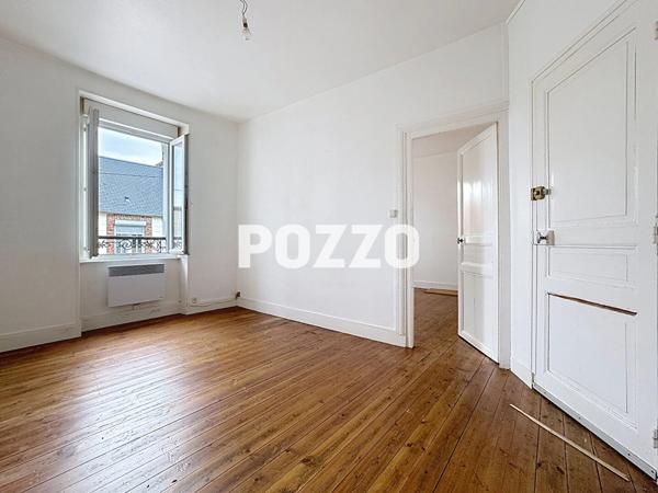immeuble entier composé de 3 appartements avec cour et caves GRANVILLE