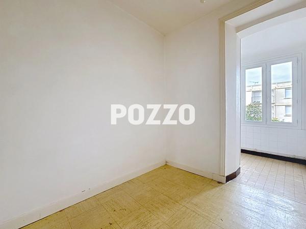 immeuble entier composé de 3 appartements avec cour et caves GRANVILLE