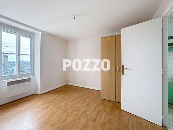 immeuble entier composé de 3 appartements avec cour et caves GRANVILLE