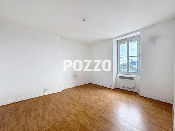 immeuble entier composé de 3 appartements avec cour et caves GRANVILLE