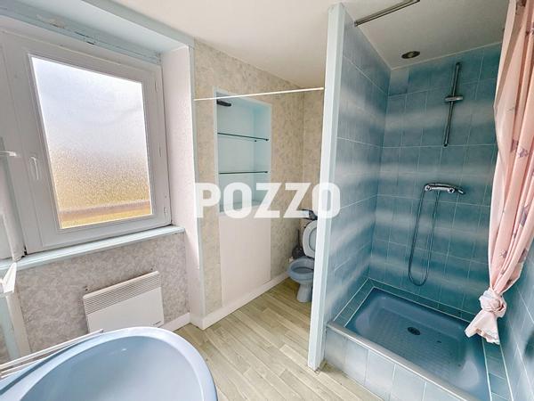 immeuble entier composé de 3 appartements avec cour et caves GRANVILLE