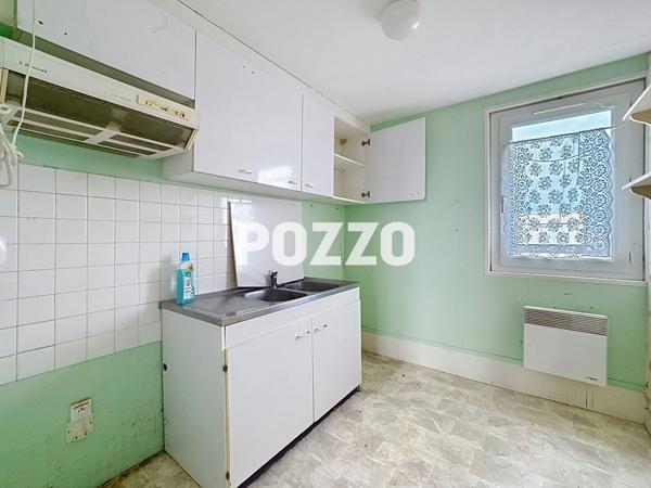 immeuble entier composé de 3 appartements avec cour et caves GRANVILLE