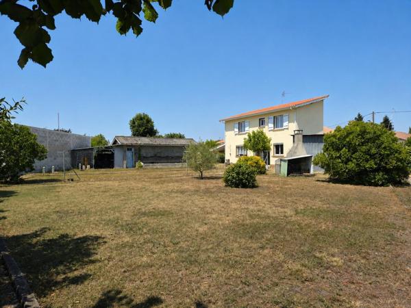 Maison familiale 4 chambres avec un beau potentiel