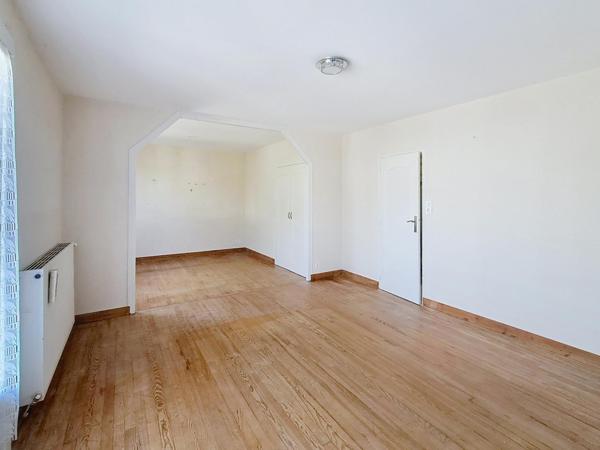 Maison familiale 4 chambres avec un beau potentiel