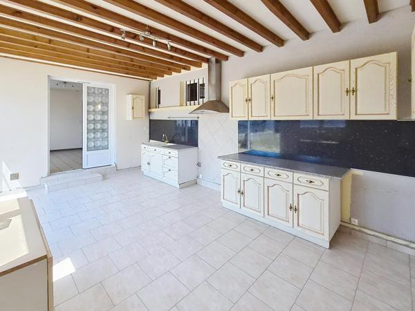 Maison familiale 4 chambres avec un beau potentiel