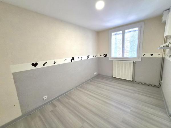 Maison familiale 4 chambres avec un beau potentiel